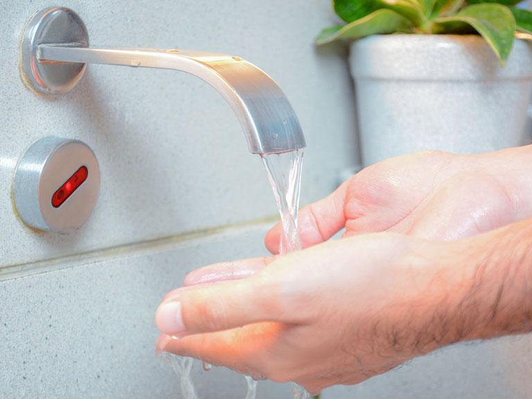 Multifunktions-Zeitrelais MFRk-E08 mit Funktion zur Sperrung des Steuerkontakts